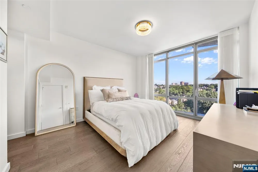 320 Adolphus 914 Cliffside Park, NJ 07010
