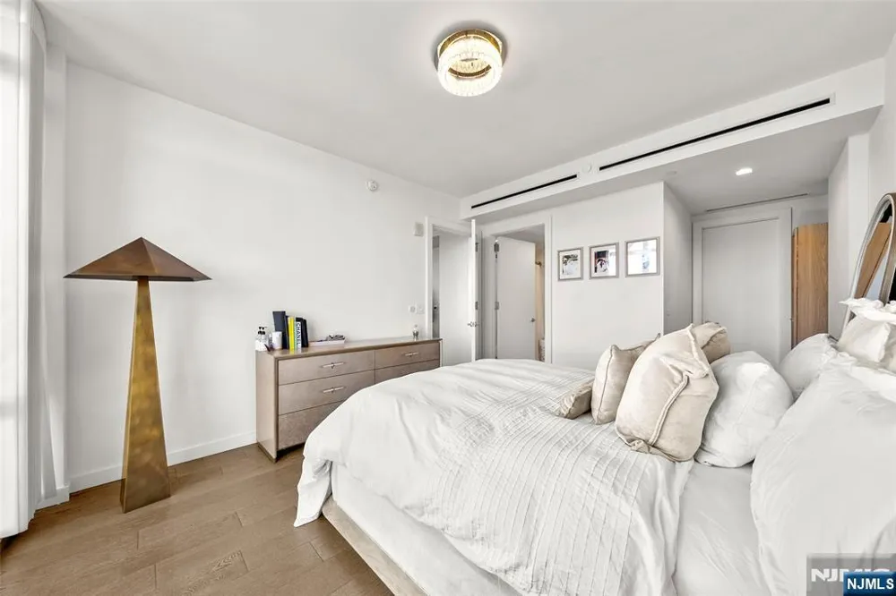 320 Adolphus 914 Cliffside Park, NJ 07010
