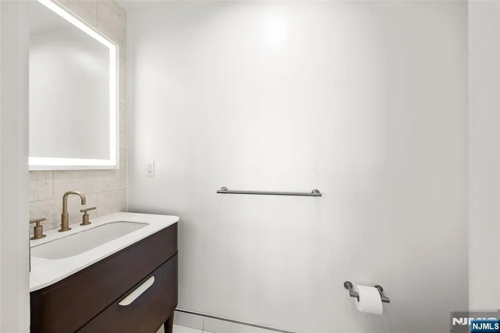 320 Adolphus 914 Cliffside Park, NJ 07010