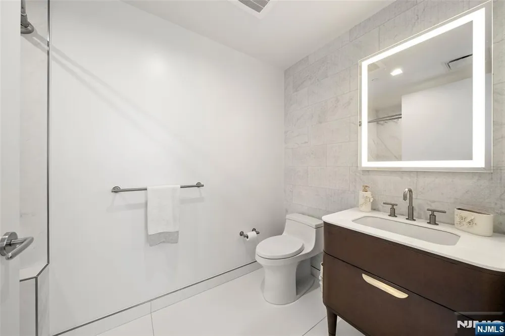 320 Adolphus 914 Cliffside Park, NJ 07010