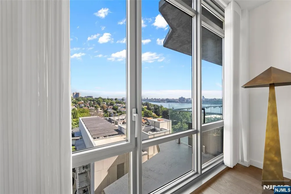 320 Adolphus 914 Cliffside Park, NJ 07010