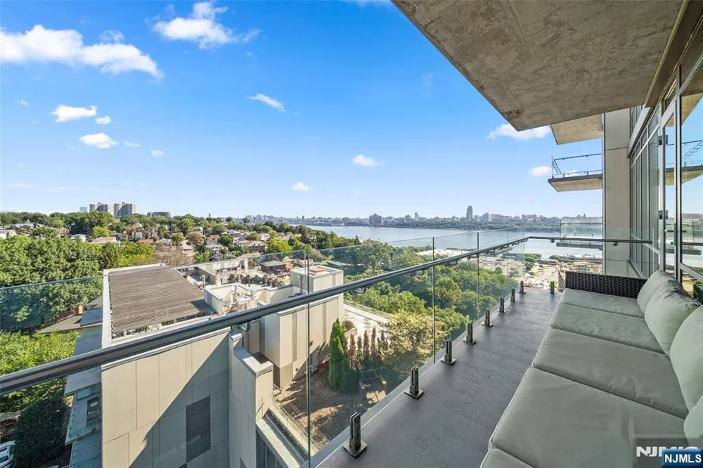 320 Adolphus 914 Cliffside Park, NJ 07010