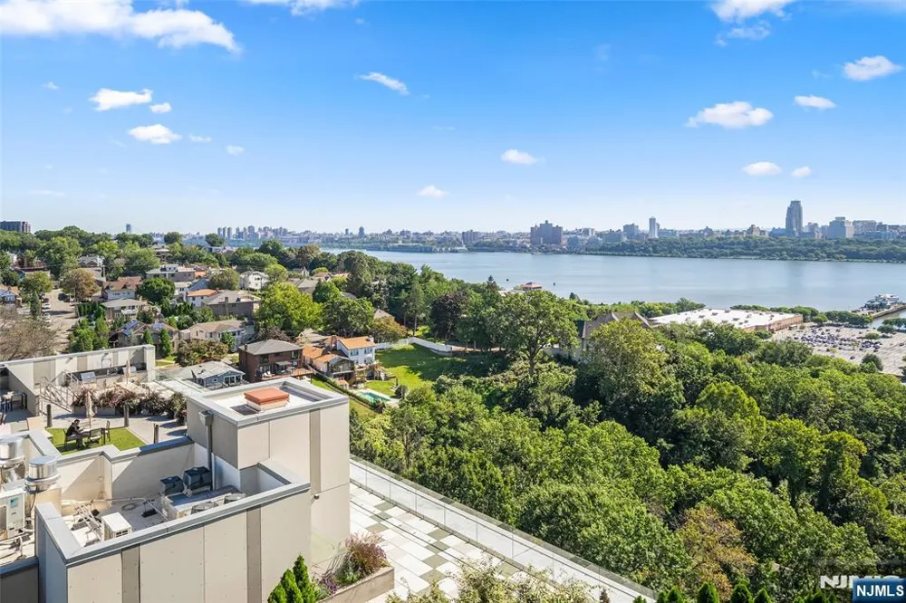 320 Adolphus 914 Cliffside Park, NJ 07010