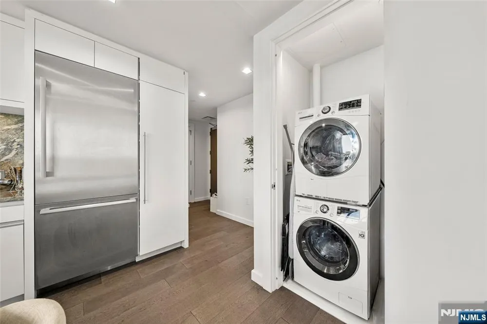 320 Adolphus 914 Cliffside Park, NJ 07010