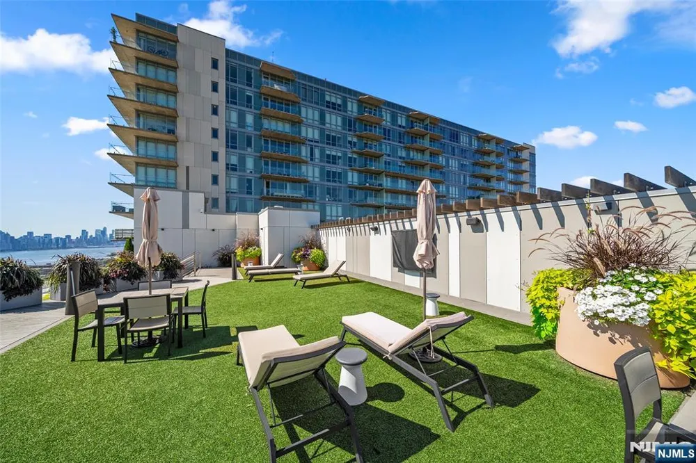 320 Adolphus 914 Cliffside Park, NJ 07010