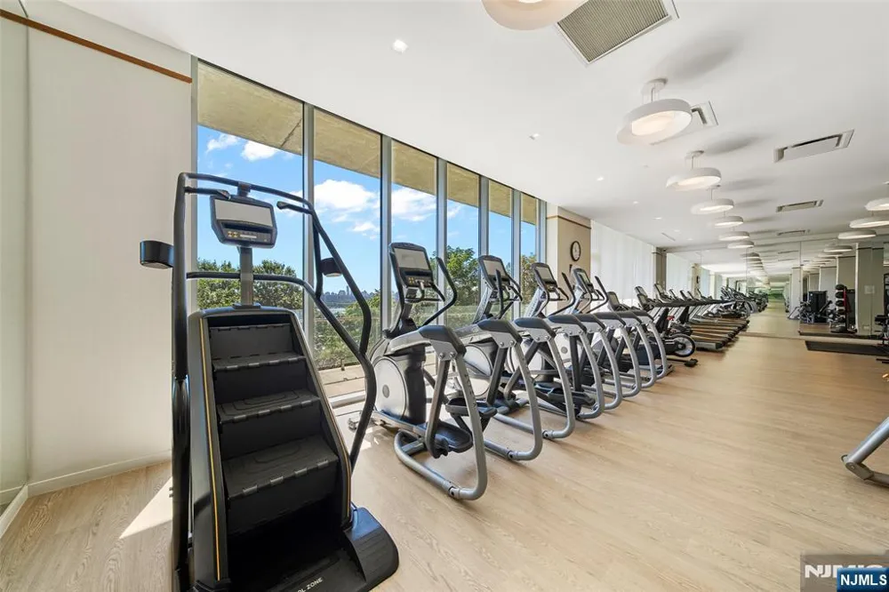 320 Adolphus 914 Cliffside Park, NJ 07010