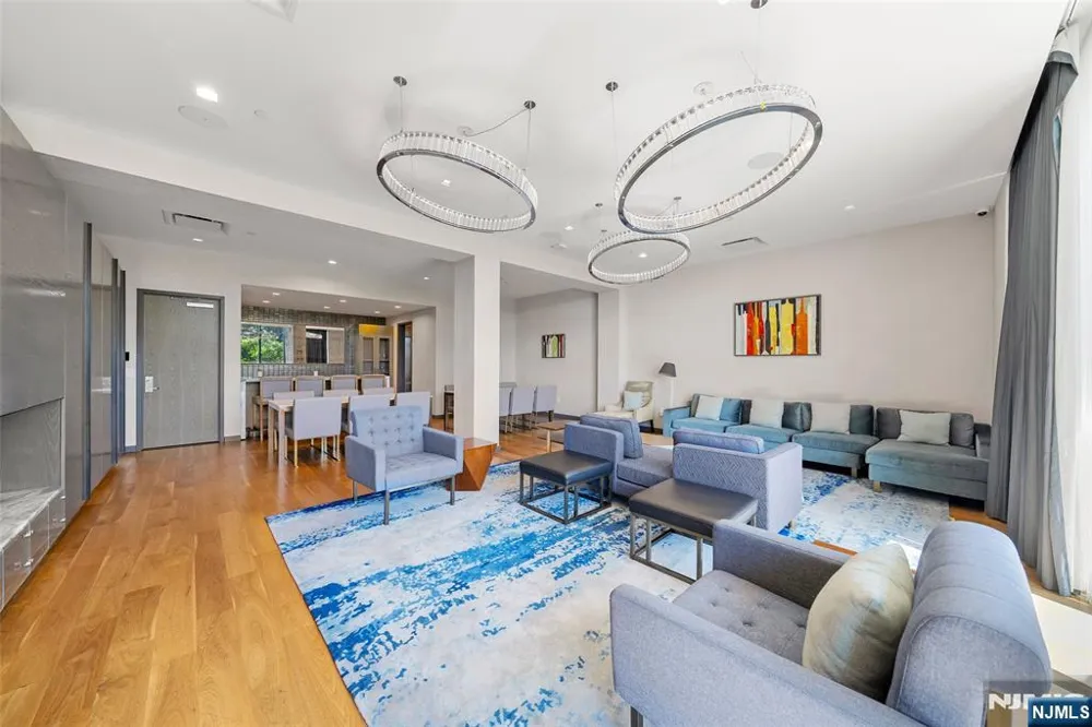 320 Adolphus 914 Cliffside Park, NJ 07010