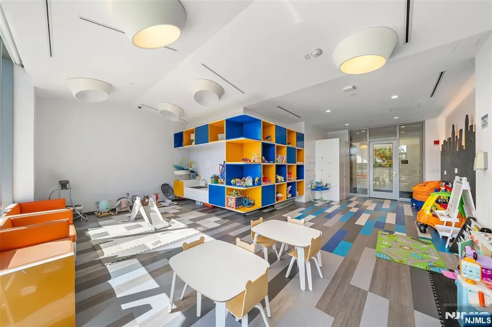320 Adolphus 914 Cliffside Park, NJ 07010