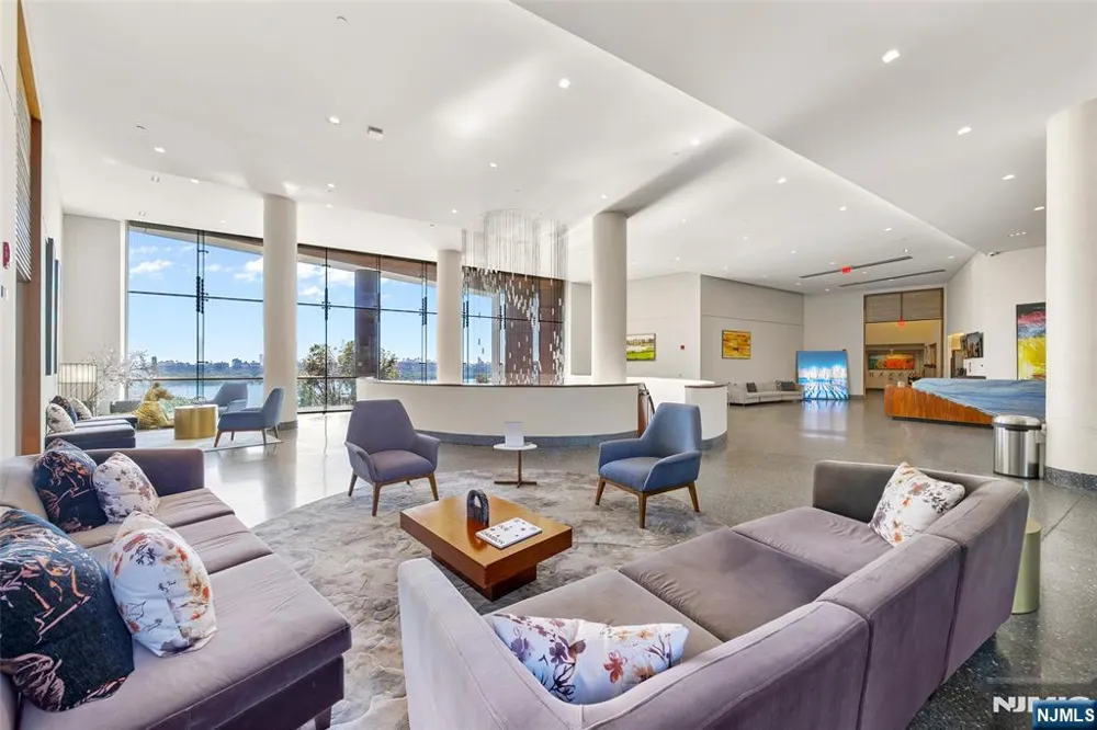 320 Adolphus 914 Cliffside Park, NJ 07010