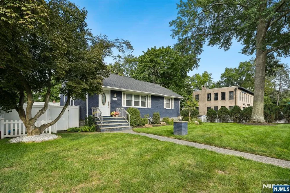383 Closter Dock Road Closter, NJ 07624