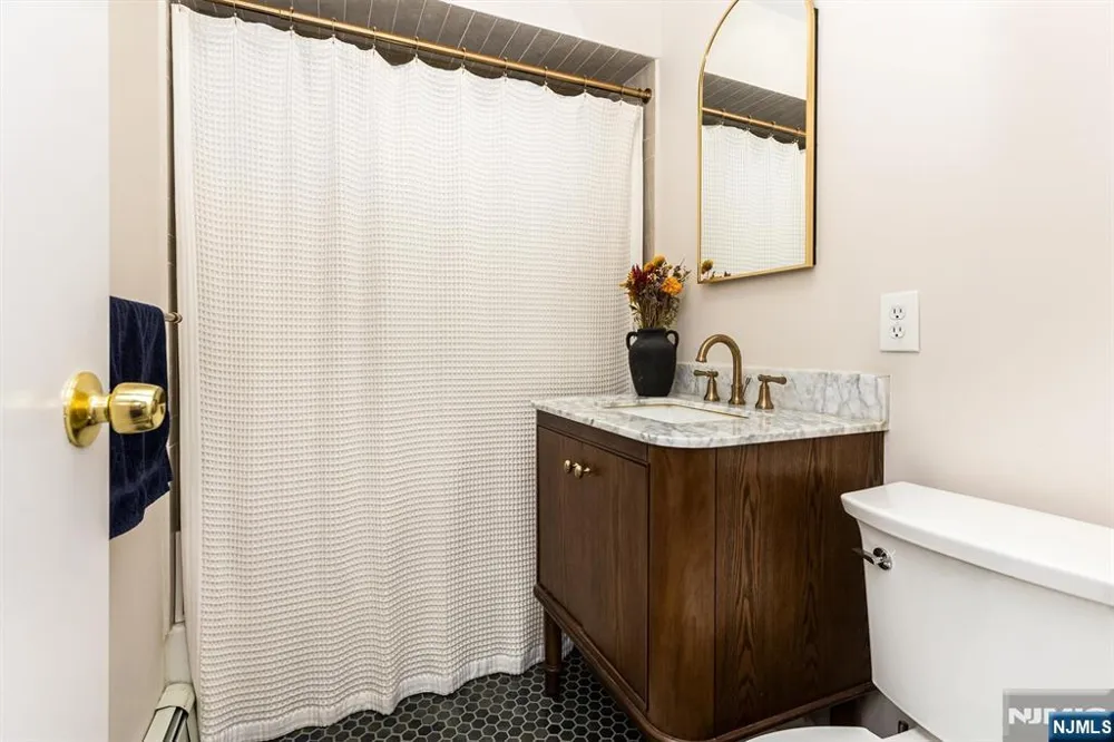 7 Van Vleck Montclair, NJ 07042