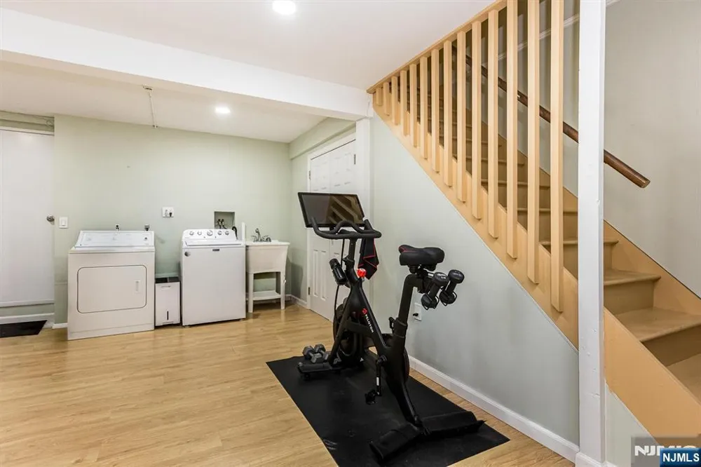 7 Van Vleck Montclair, NJ 07042