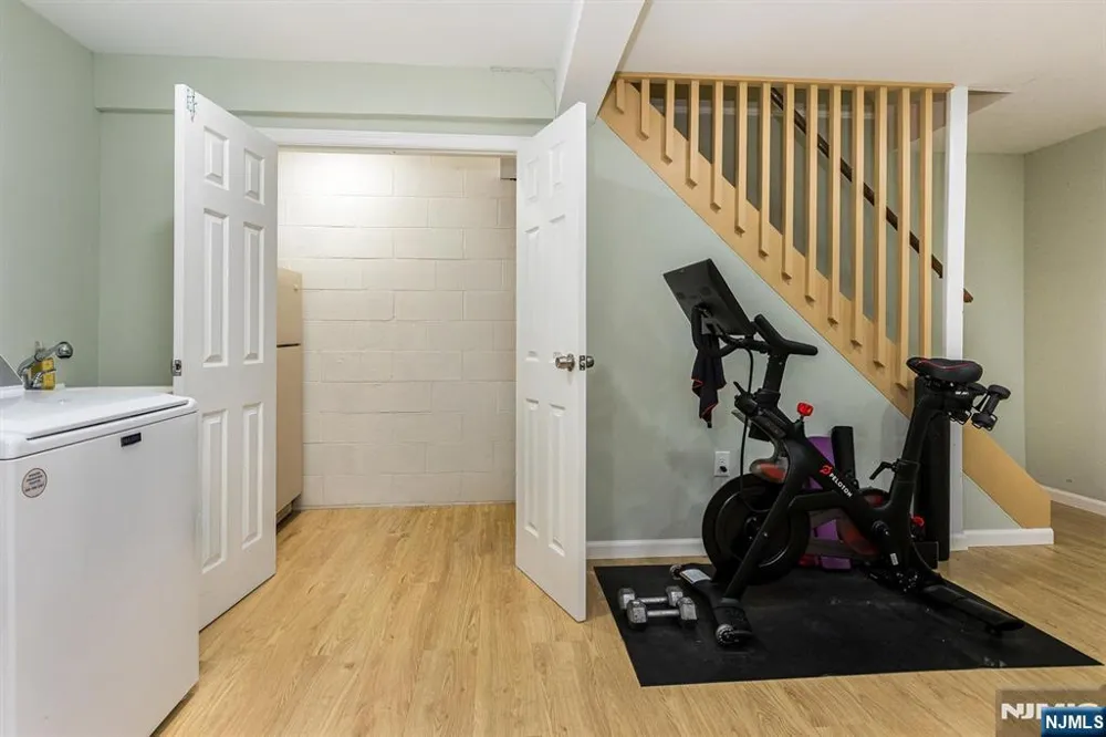 7 Van Vleck Montclair, NJ 07042