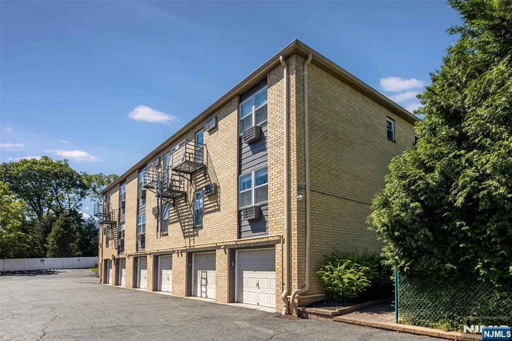 7 Van Vleck Montclair, NJ 07042