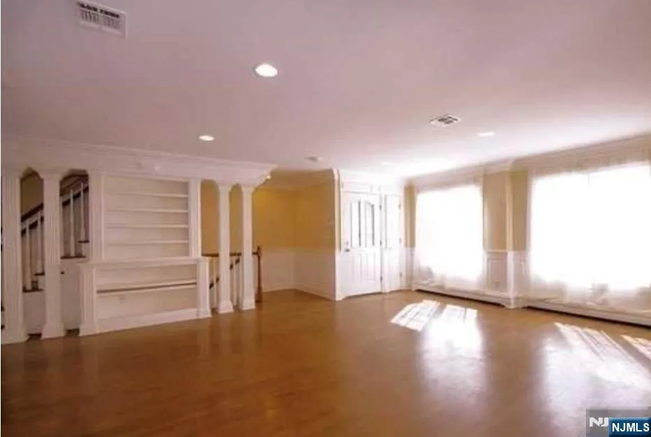 37 Skymark Court Upper Saddle River, NJ 07458