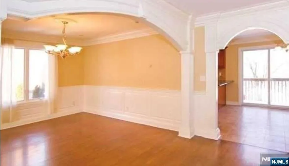 37 Skymark Court Upper Saddle River, NJ 07458