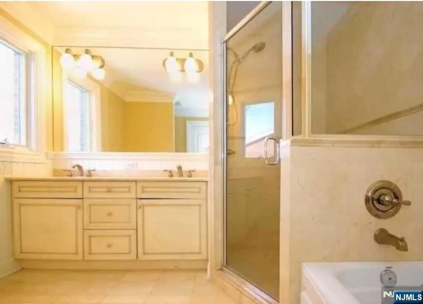 37 Skymark Court Upper Saddle River, NJ 07458