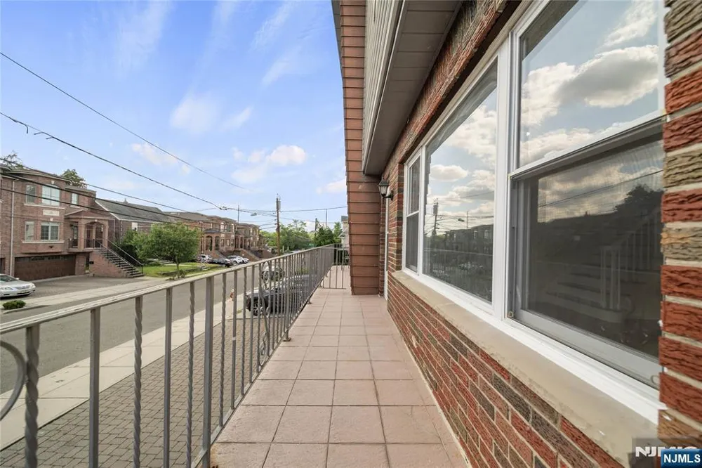 75 Liberty Place Palisades Park, NJ 07650