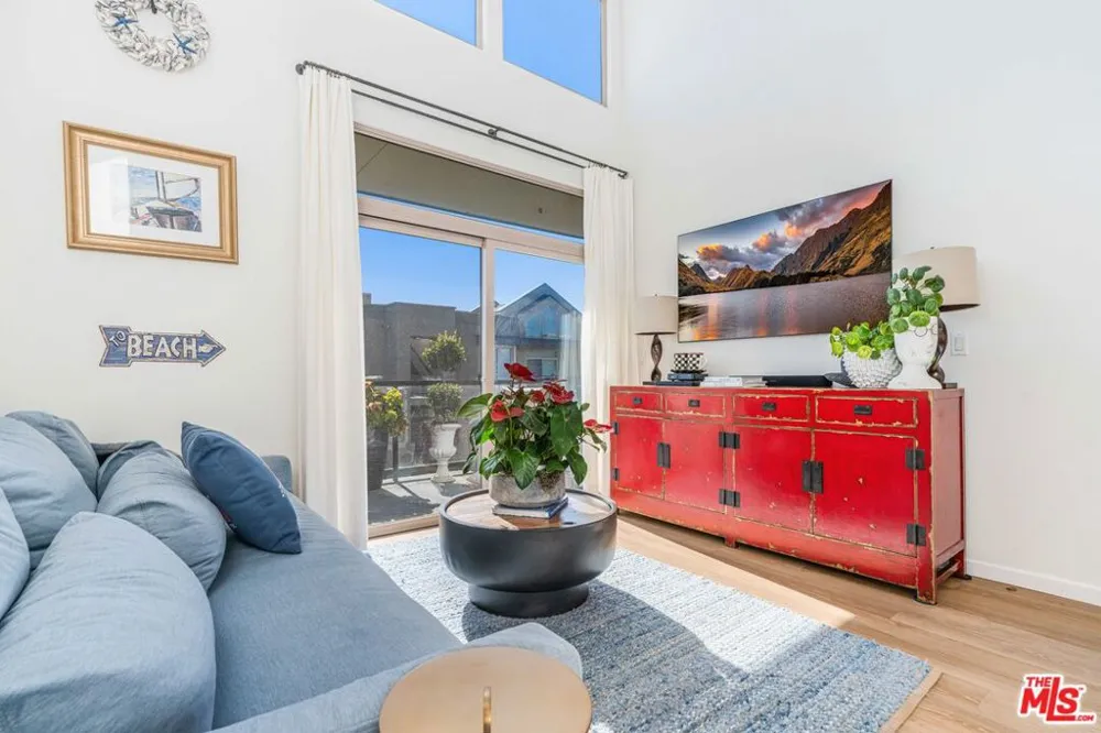 13044 Pacific Promenade #424 Playa Vista, CA 90094
