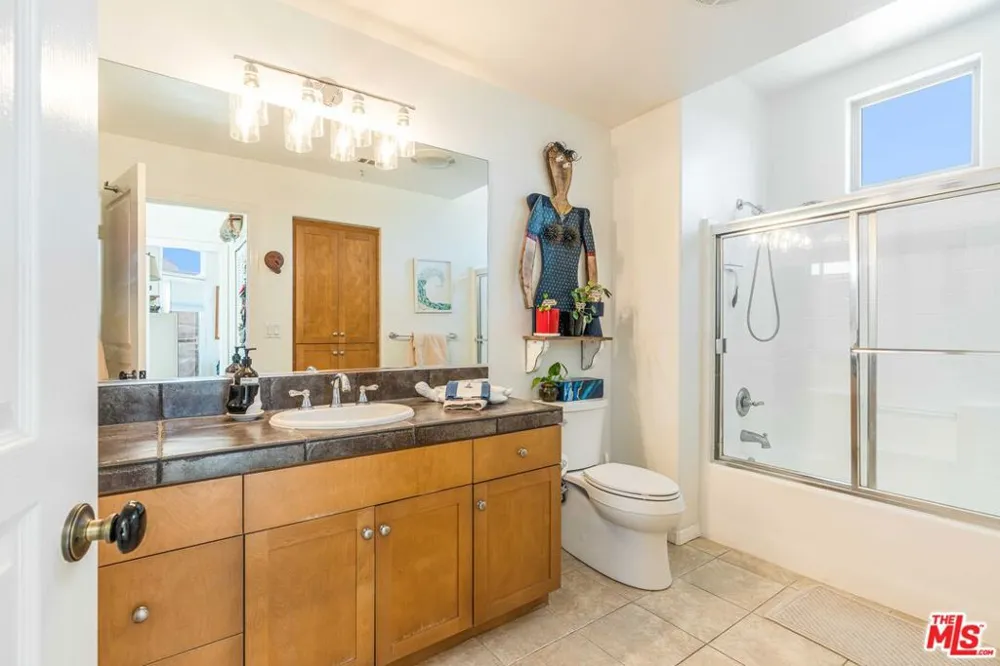 13044 Pacific Promenade #424 Playa Vista, CA 90094