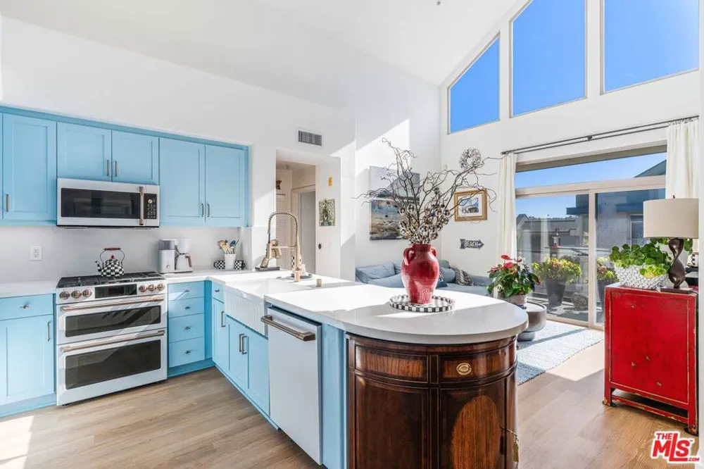 13044 Pacific Promenade #424 Playa Vista, CA 90094