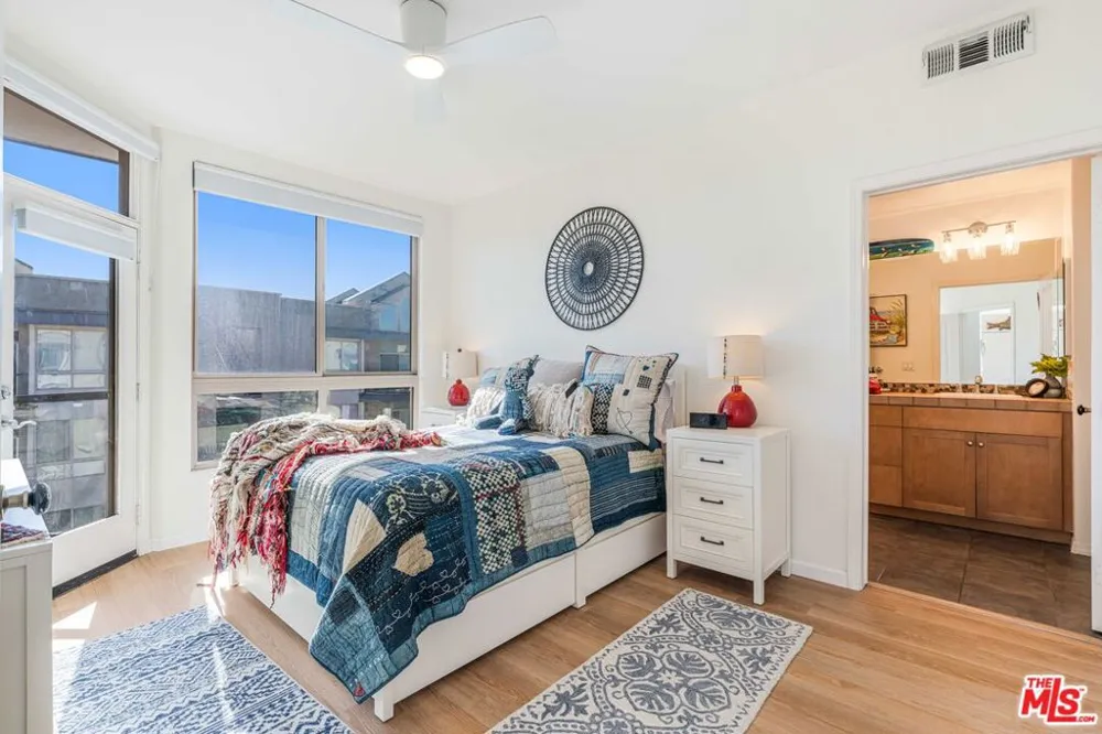 13044 Pacific Promenade #424 Playa Vista, CA 90094