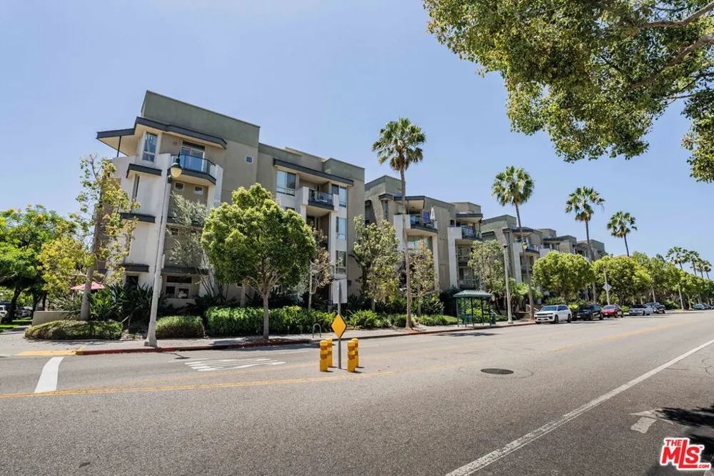 13044 Pacific Promenade #424 Playa Vista, CA 90094