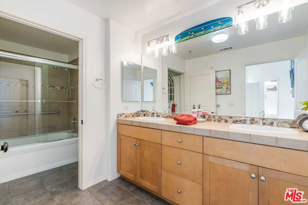 13044 Pacific Promenade #424 Playa Vista, CA 90094