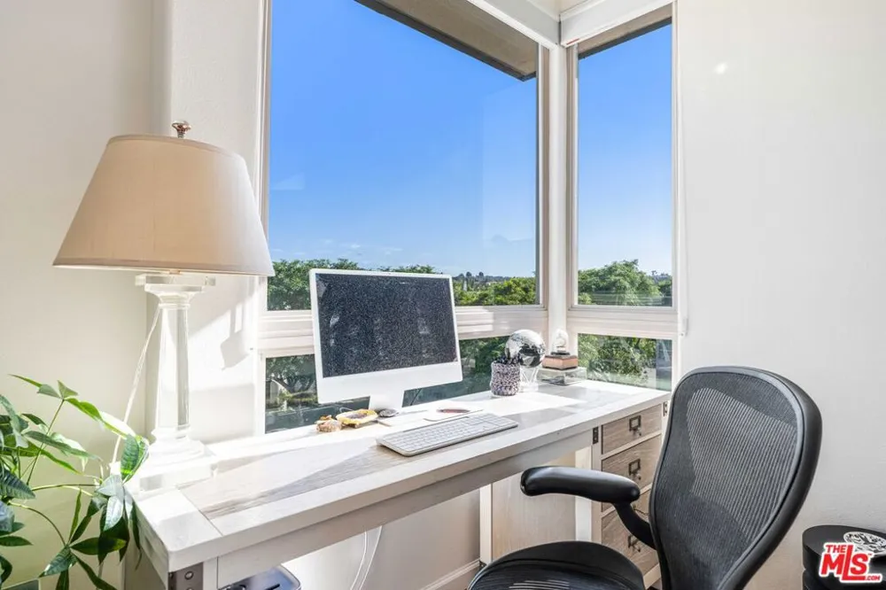 13044 Pacific Promenade #424 Playa Vista, CA 90094