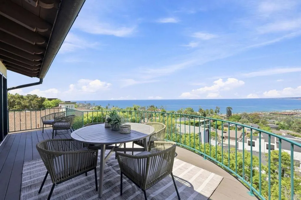7631 Hillside Drive La Jolla, CA 92037