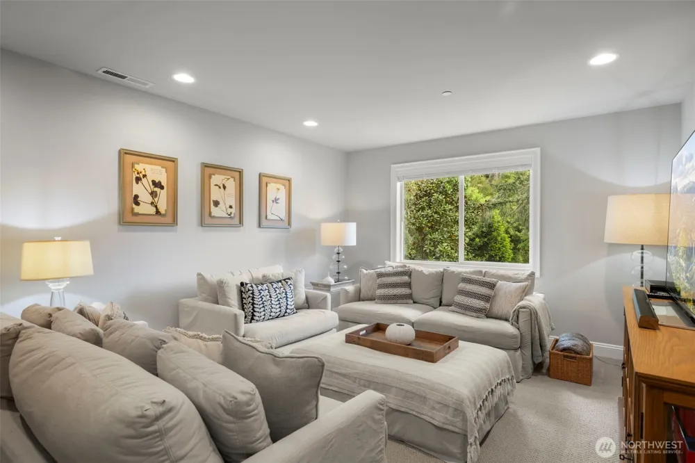 10425 NE 112th Street Kirkland, WA 98033