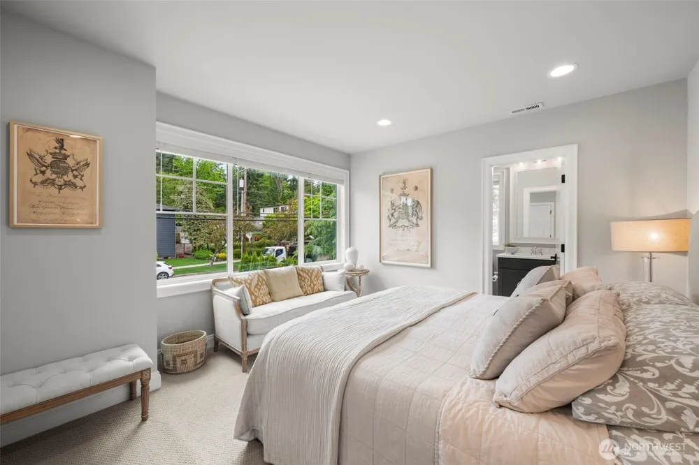 10425 NE 112th Street Kirkland, WA 98033