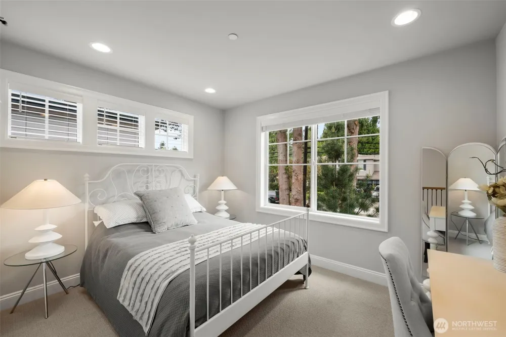 10425 NE 112th Street Kirkland, WA 98033