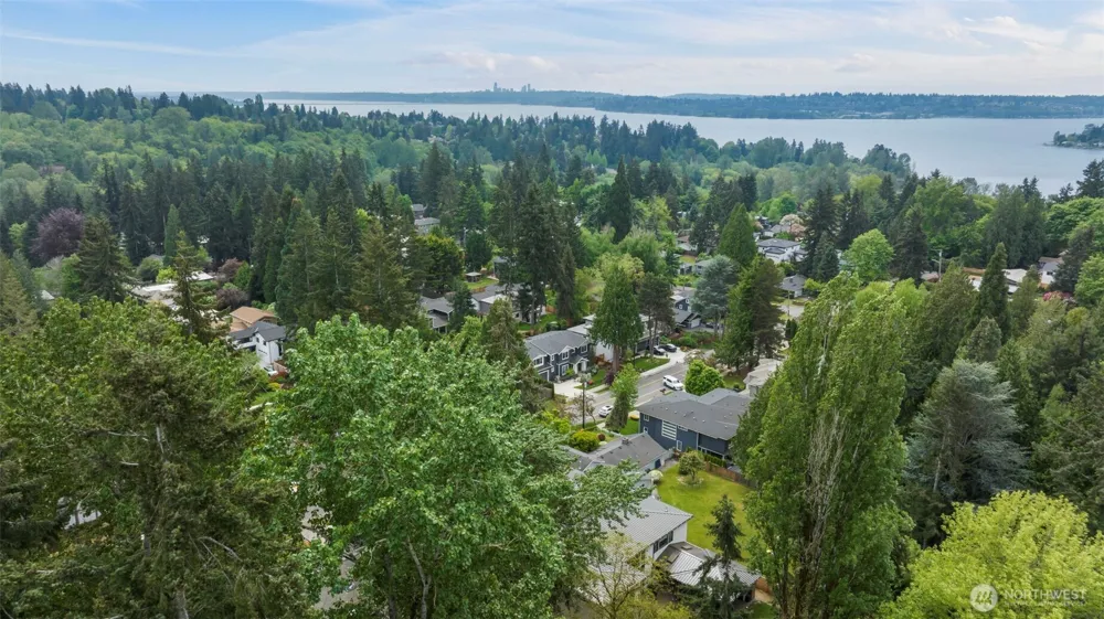 10425 NE 112th Street Kirkland, WA 98033
