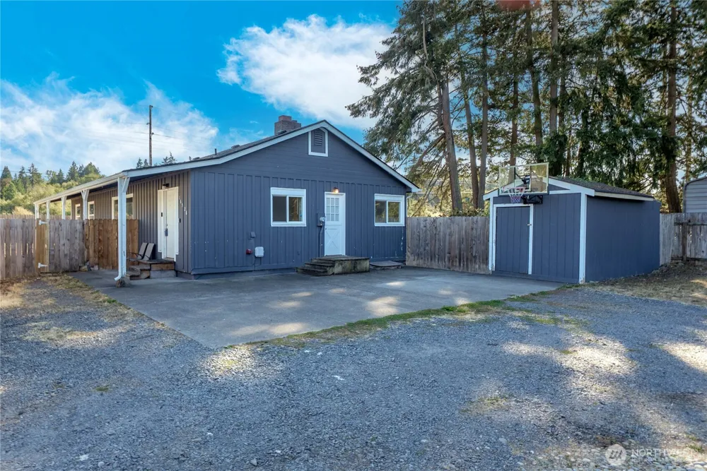 16526 42nd Avenue Ct E Tacoma, WA 98446