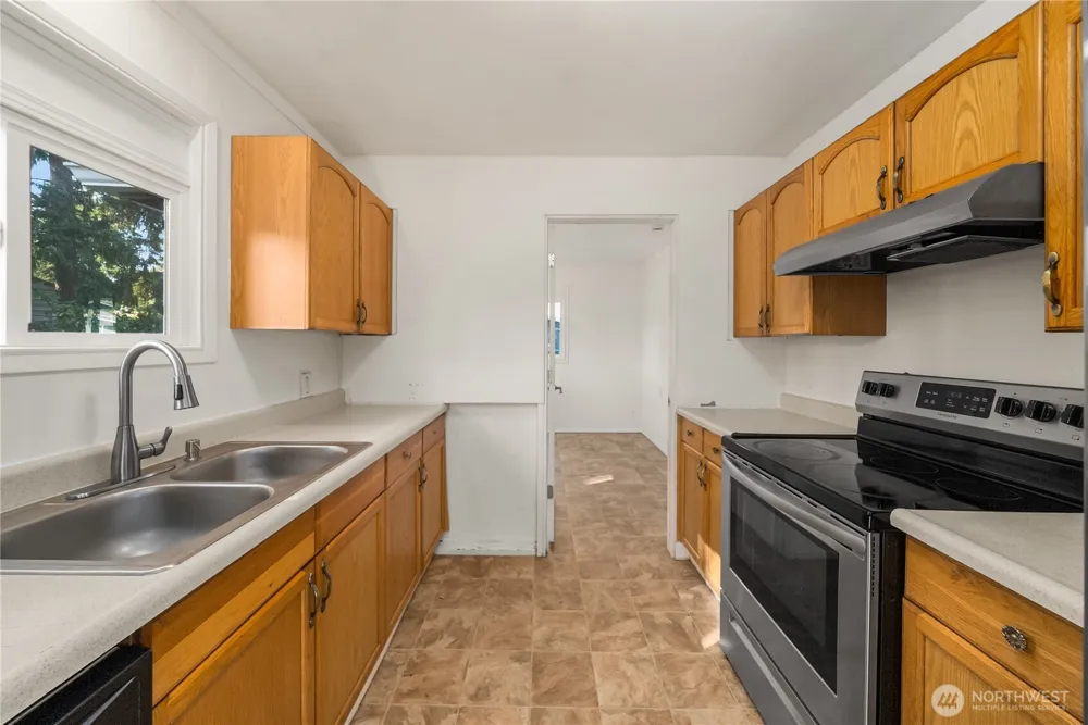 16526 42nd Avenue Ct E Tacoma, WA 98446