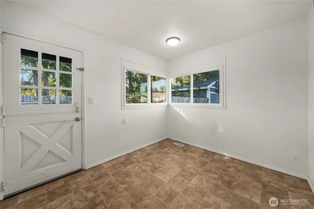 16526 42nd Avenue Ct E Tacoma, WA 98446