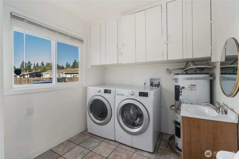 16526 42nd Avenue Ct E Tacoma, WA 98446