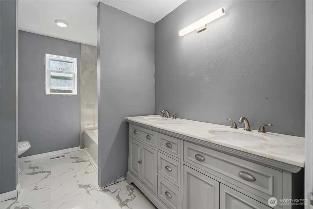 16526 42nd Avenue Ct E Tacoma, WA 98446
