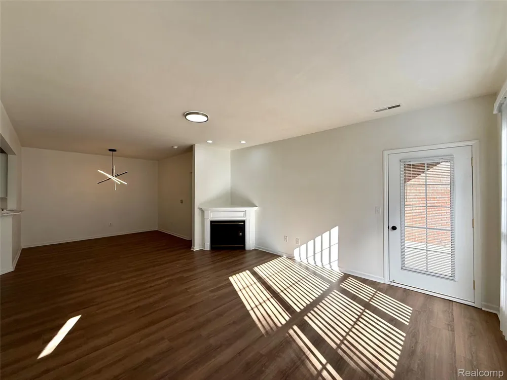 18107 Chesapeake Circle Commerce Charter Township, MI 48390