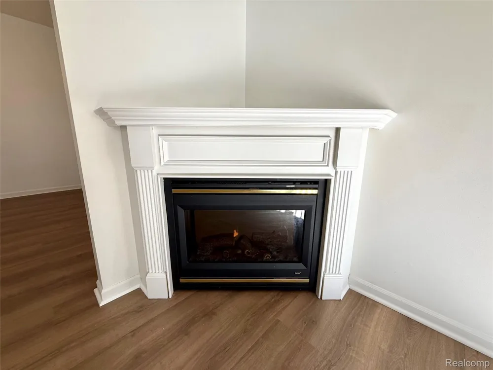 18107 Chesapeake Circle Commerce Charter Township, MI 48390