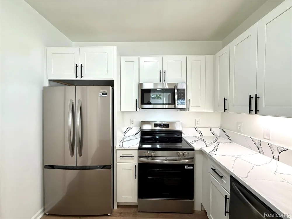 18107 Chesapeake Circle Commerce Charter Township, MI 48390