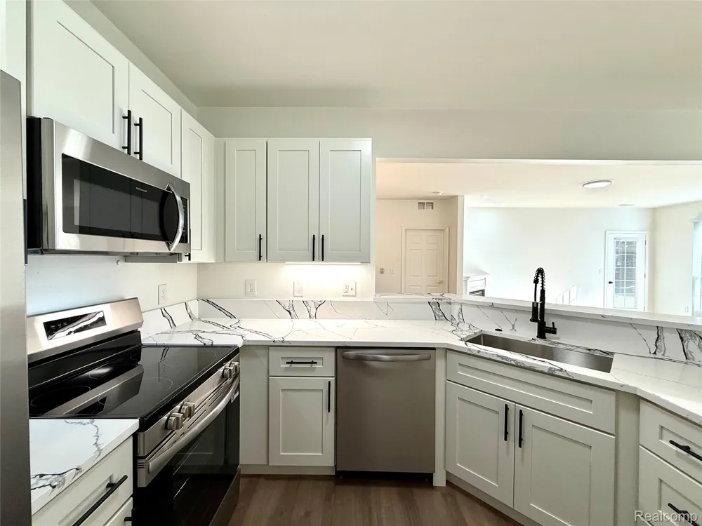 18107 Chesapeake Circle Commerce Charter Township, MI 48390