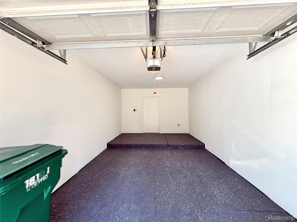 18107 Chesapeake Circle Commerce Charter Township, MI 48390
