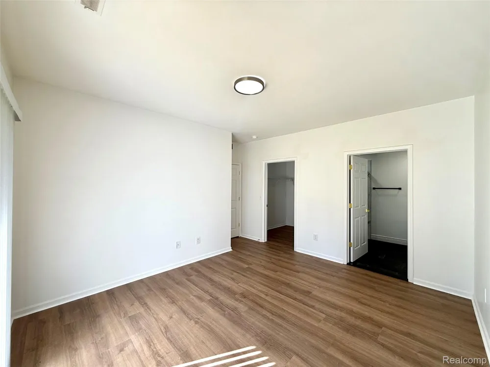 18107 Chesapeake Circle Commerce Charter Township, MI 48390