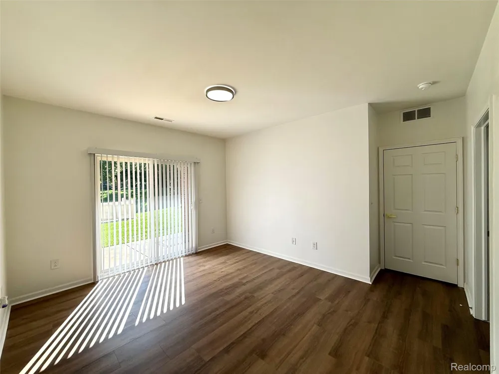 18107 Chesapeake Circle Commerce Charter Township, MI 48390