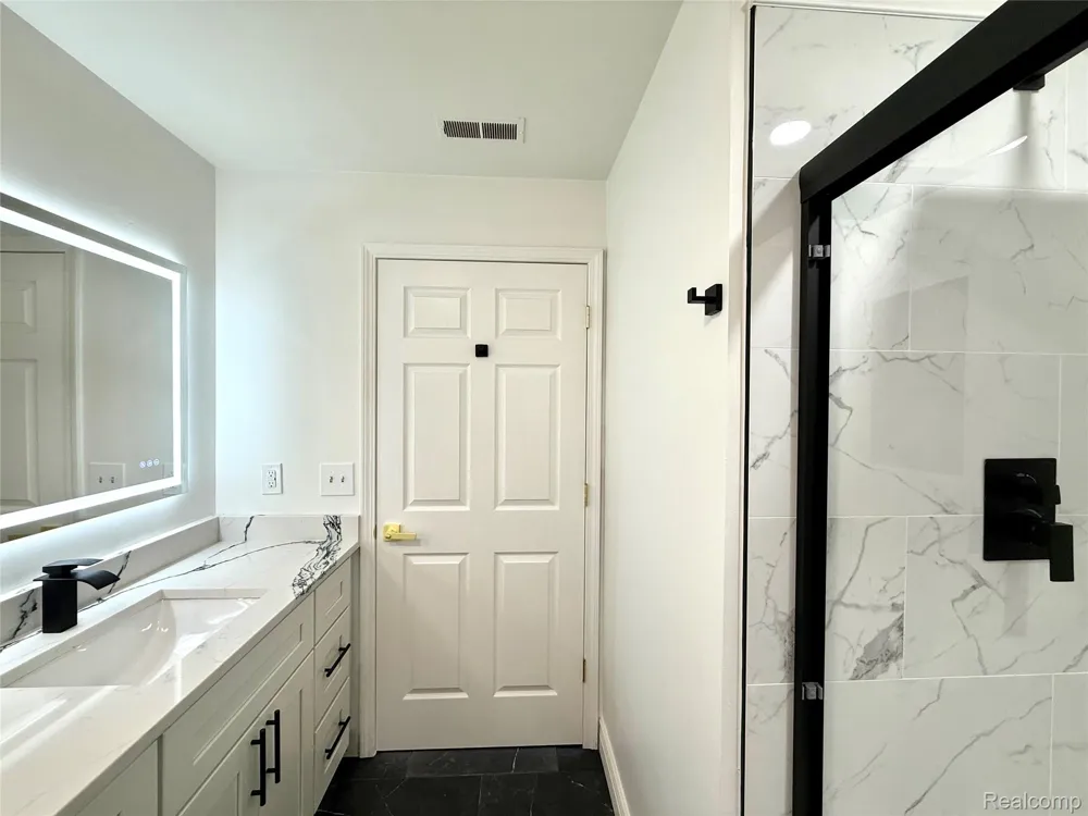 18107 Chesapeake Circle Commerce Charter Township, MI 48390