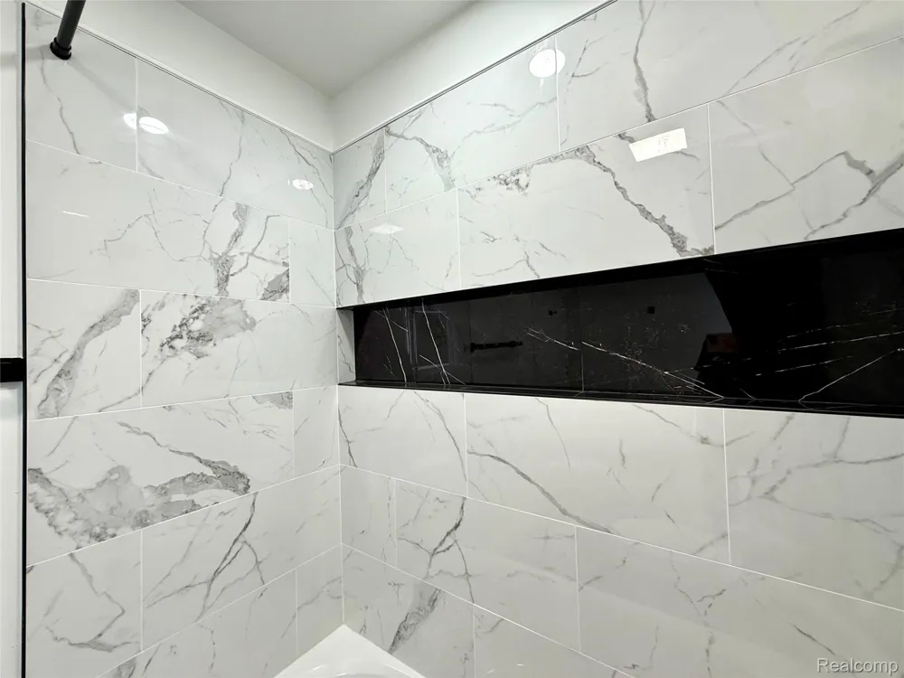 18107 Chesapeake Circle Commerce Charter Township, MI 48390