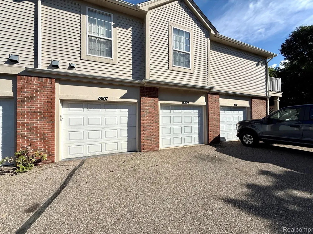 18107 Chesapeake Circle Commerce Charter Township, MI 48390