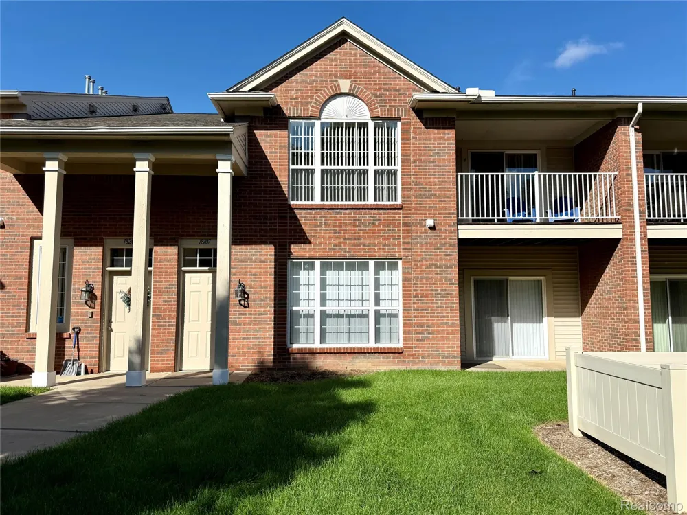 18107 Chesapeake Circle Commerce Charter Township, MI 48390